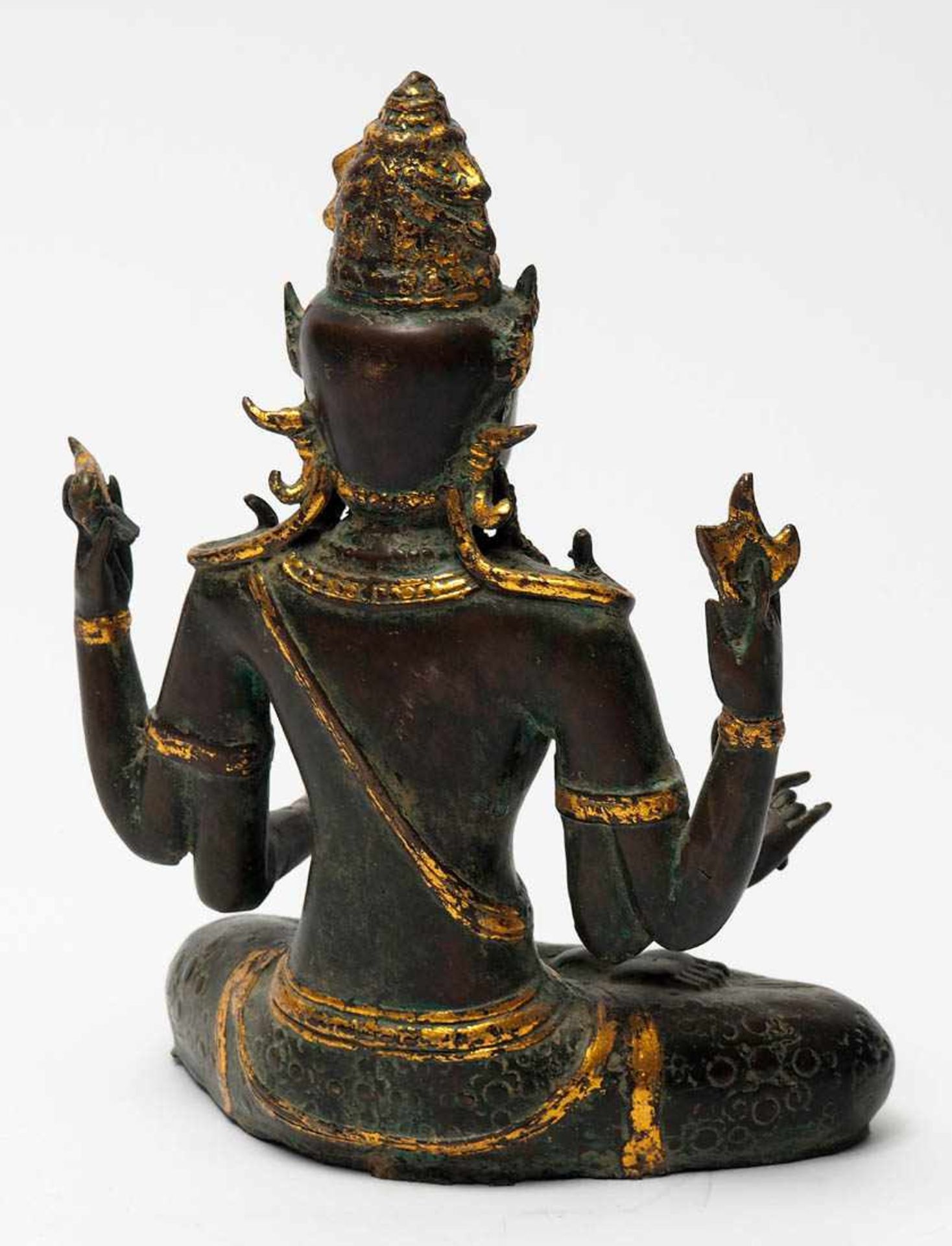 Götterfigur, 19.Jhdt. Wahrscheinlich die hinduistische Göttin Lakshmi. Teilvergoldet. H.28cm, B. - Bild 3 aus 5
