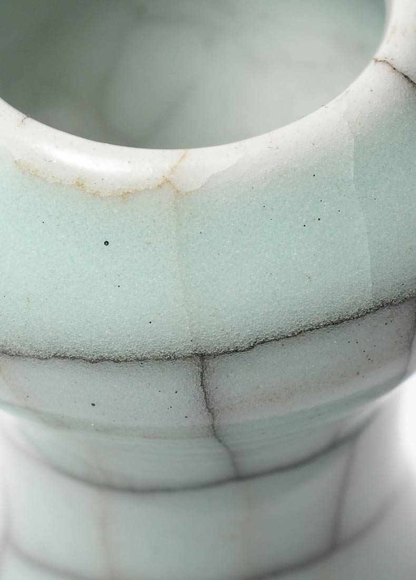 Vase, China, Qing-Dynastie Auf rundem Standring birnenförmiger Korpus mit kurzem Hals und - Bild 6 aus 7