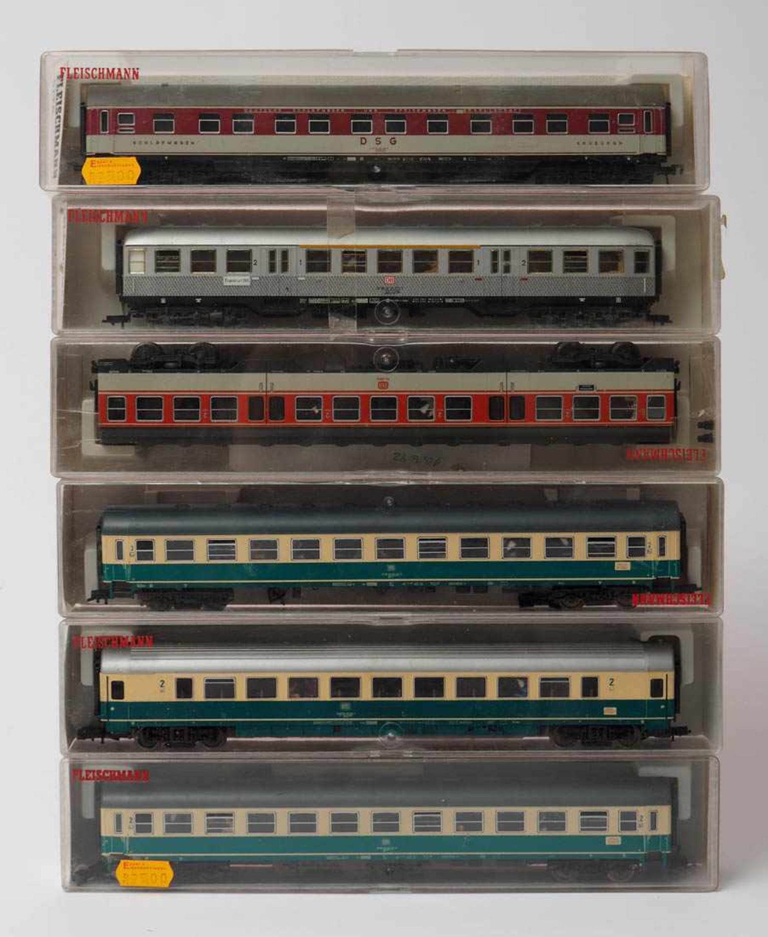 Sechs Schnellzugwagen, Fleischmann, Spur H0 Modellnummern 5104, 5194, 4432, 5121 und 5174. Dazu