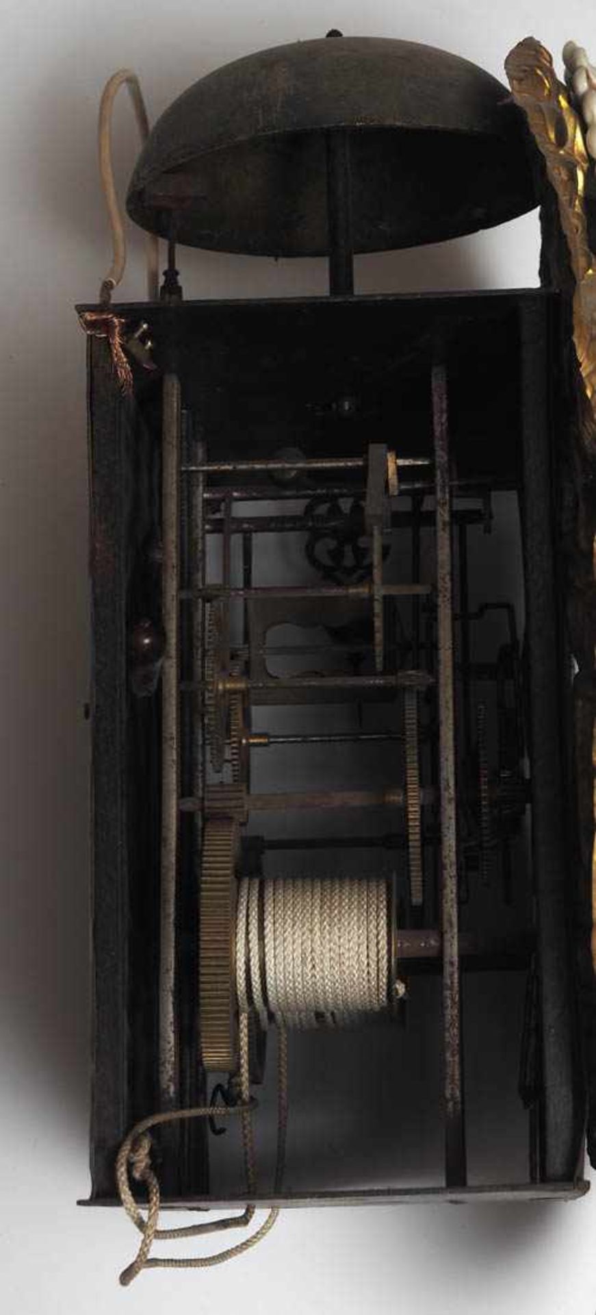 Comtoise-Uhr, 2. Hälfte 19.Jhdt. Metallgespindeltes Werk mit Schlag auf Glocke. Ovale Blende aus - Bild 8 aus 8