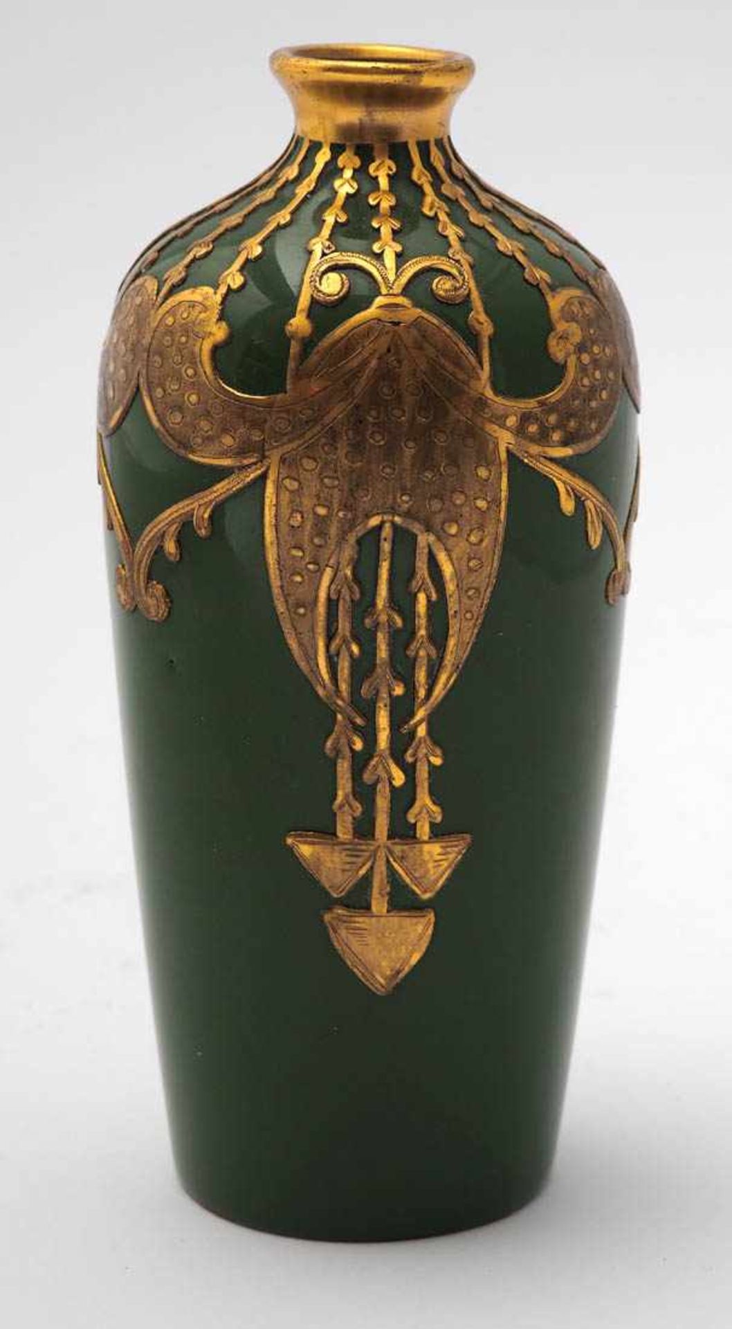 Vase, um 1910 Schlanker, leicht bauchiger Korpus mit eingezogener Schulter und kurzer, ausgestellter - Bild 2 aus 3