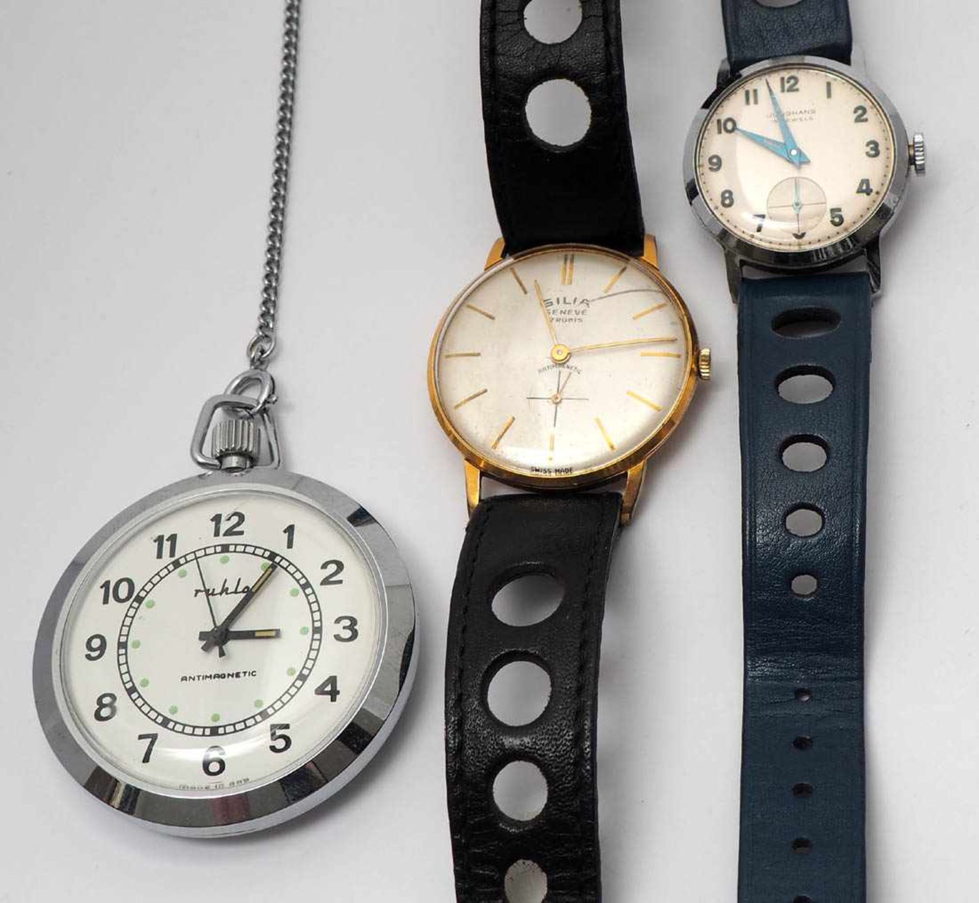 Zwei Armbanduhren, Junghans (50er Jahre) bzw. Gilia Beide mit Kronenaufzug und Lederbändern. Werke - Bild 2 aus 3