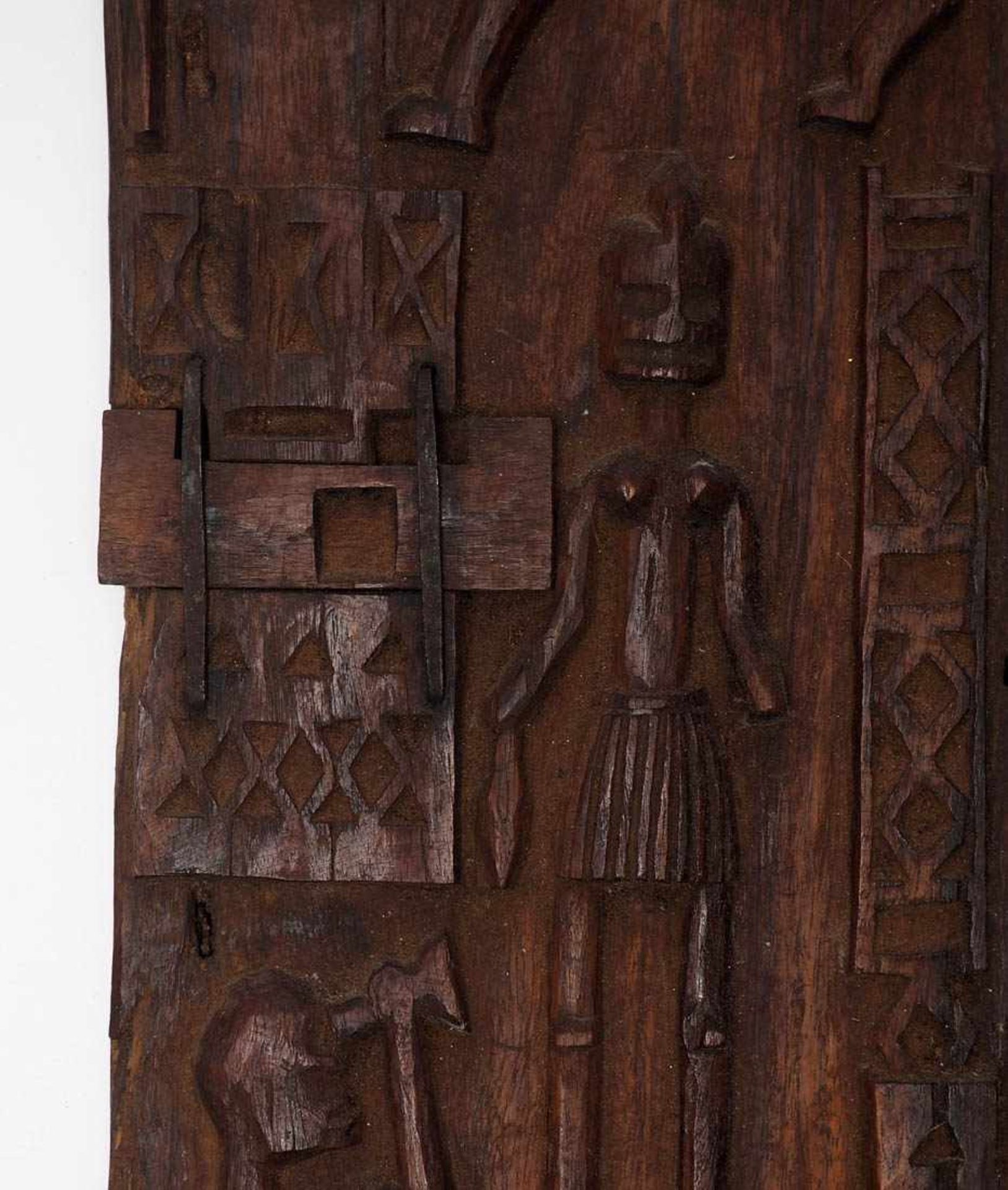 Kornspeichertür, Dogon, Mali Fein geschnitzt, mit menschlichen Figuren, Löwen und Jägern. 50x36cm. - Bild 3 aus 13