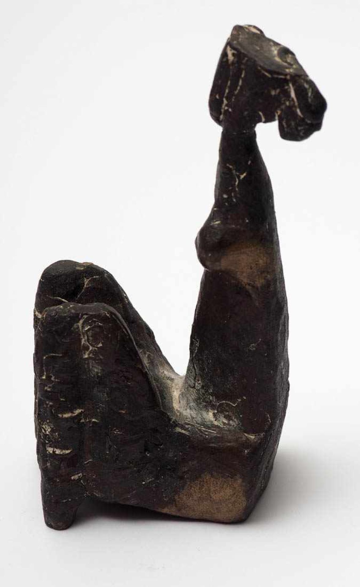Bronzeskulptur, 20.Jhdt. Hockende Frau mit angezogenen Knien. Bronze, dunkel patiniert. Seitlich - Bild 3 aus 6