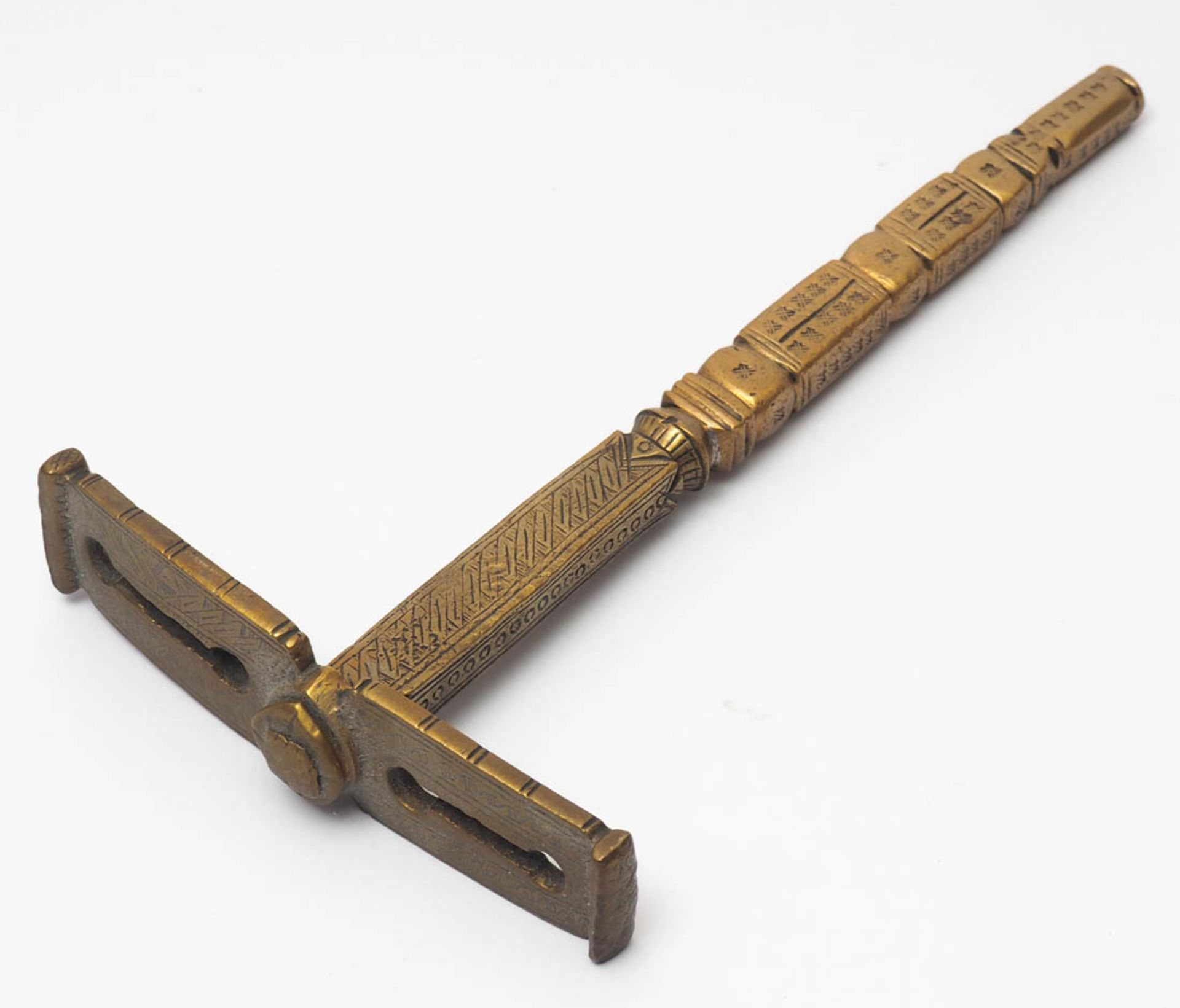 Freimaurerhammer (?) Bronze, graviert. L.22cm. - Image 2 of 2