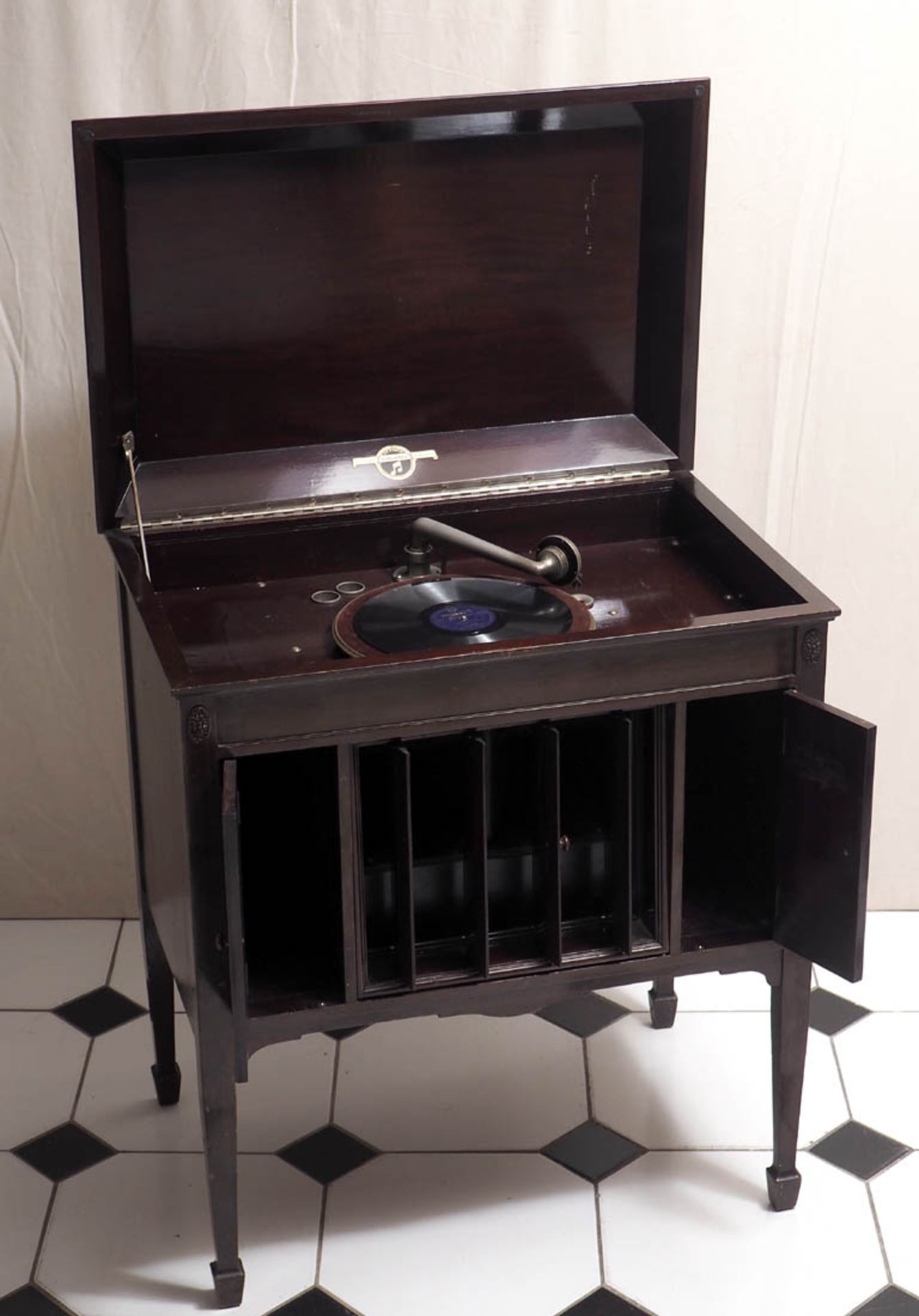 Grammophon, England, 30er Jahre Modell Columbia Viva Tonal Grafonola. Intakt. Dazu zahlreiche - Bild 4 aus 8