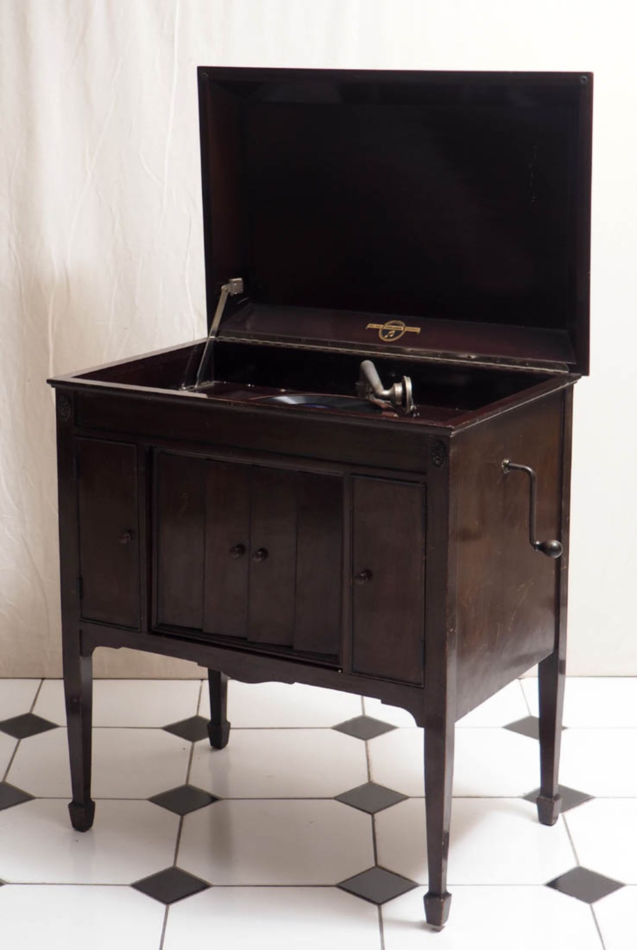 Grammophon, England, 30er Jahre Modell Columbia Viva Tonal Grafonola. Intakt. Dazu zahlreiche