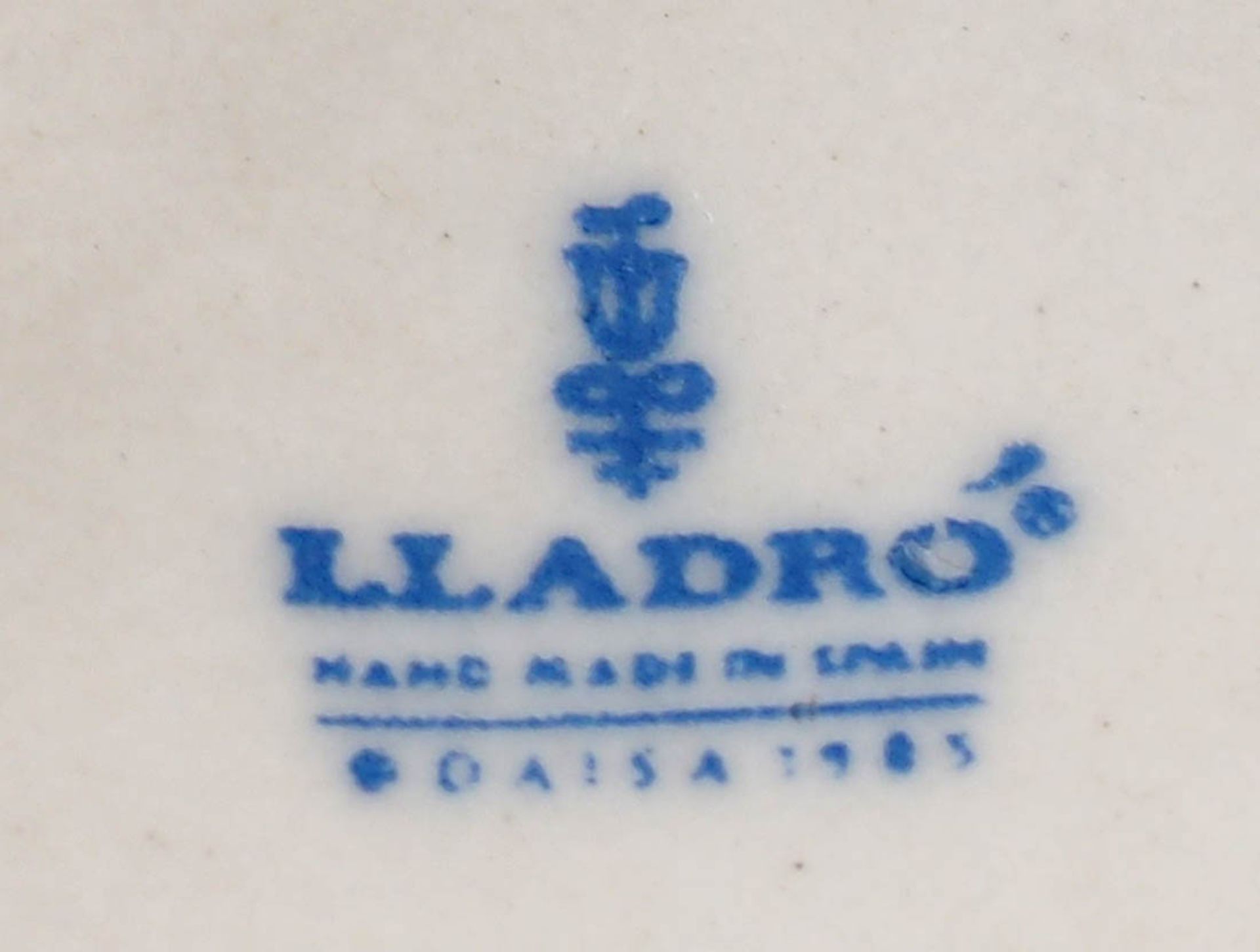 Tierfigurine, Lladro Liegender Spaniel. Naturalistische Bemalung. Blaue Bodenmarke. L.7,5cm. - Image 4 of 4