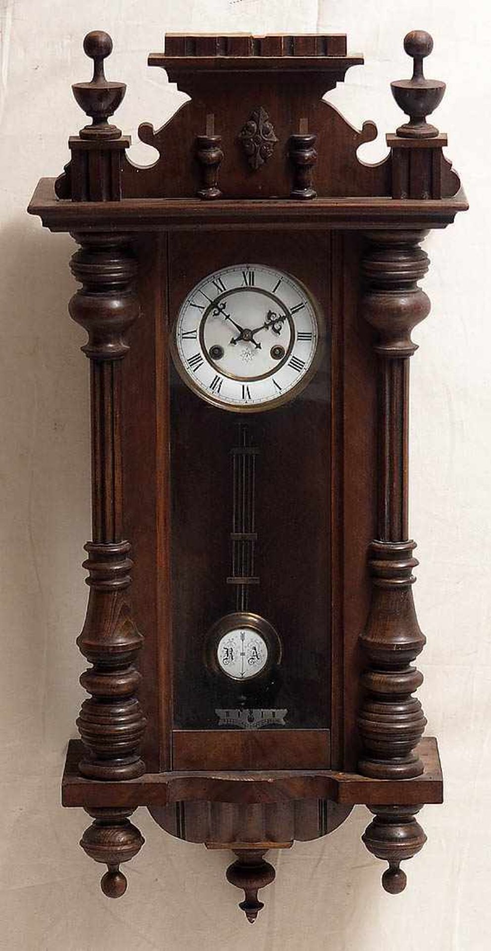 Regulator, Junghans, um 1900 Dreiseitig verglastes Gehäuse mit Bekrönung und eingestellten