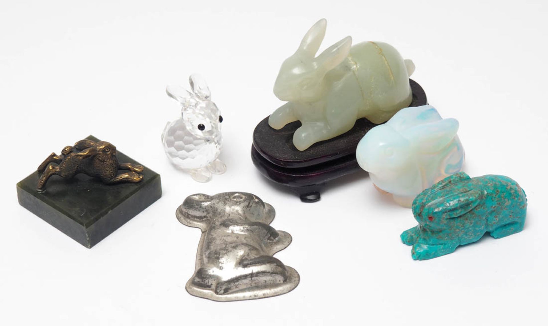 Fünf div. Hasenfiguren Unterschiedliche Halbedelsteine bzw. Swarovski-Glas. Dazu eine Miniatur-