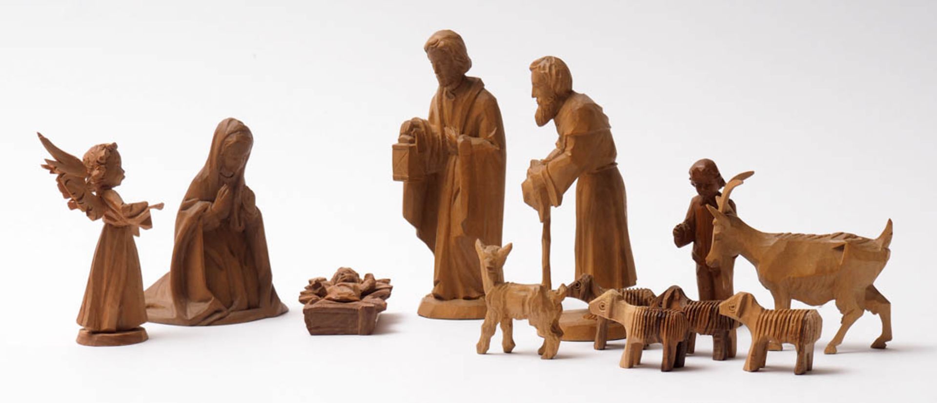 Konvolut Krippenfiguren Josef, Maria, Jesuskind, zwei Hirten, Ziege und fünf Schafe. Birnbaumholz, - Bild 2 aus 6