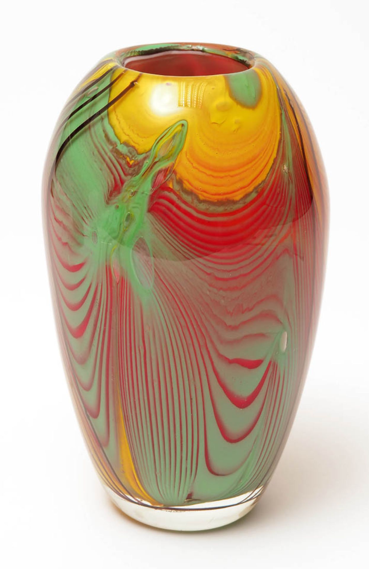 Vase, Murano Eiförmiger Korpus. Farbloses Glas mit weißem Innenüberfang und gekämmten