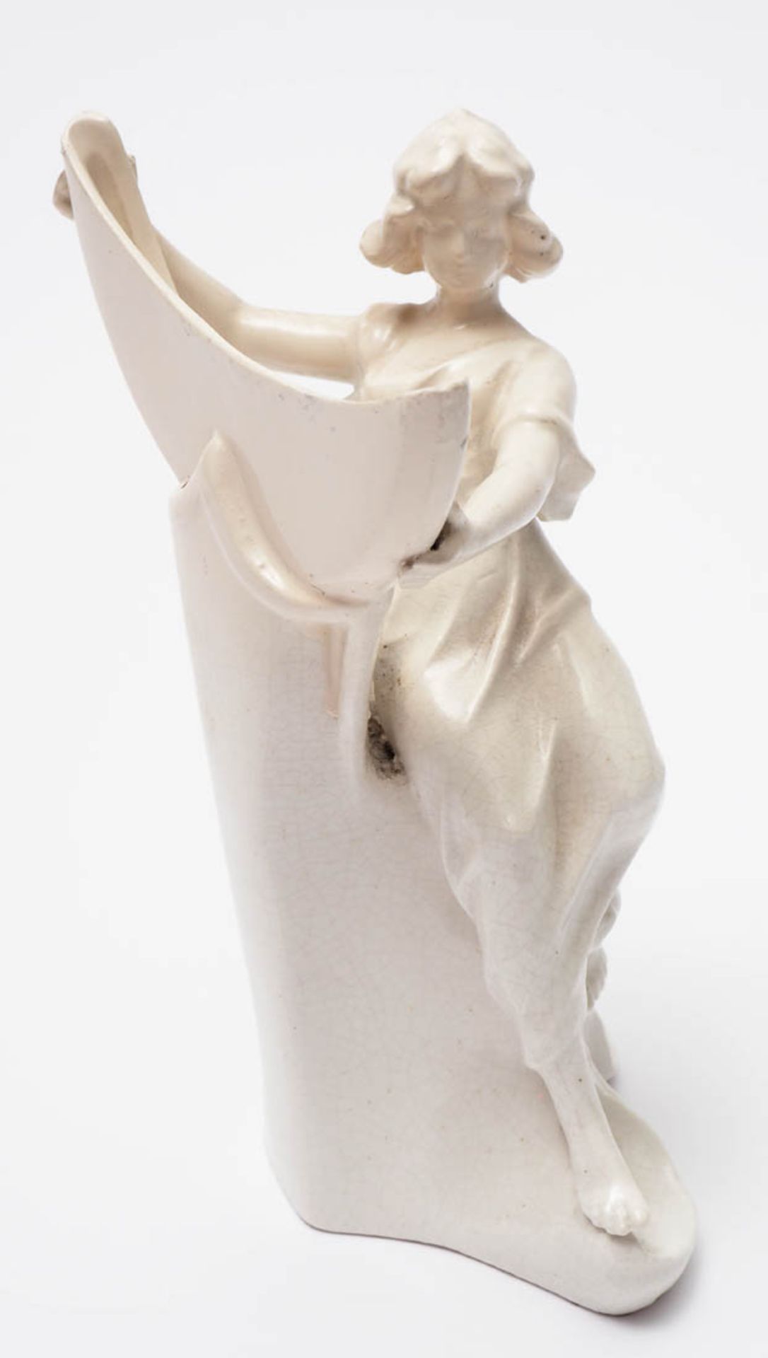Figurine, Thüringen, 20er Jahre Auf geschlungenem Sockel junges Mädchen in griechischer Gewandung,