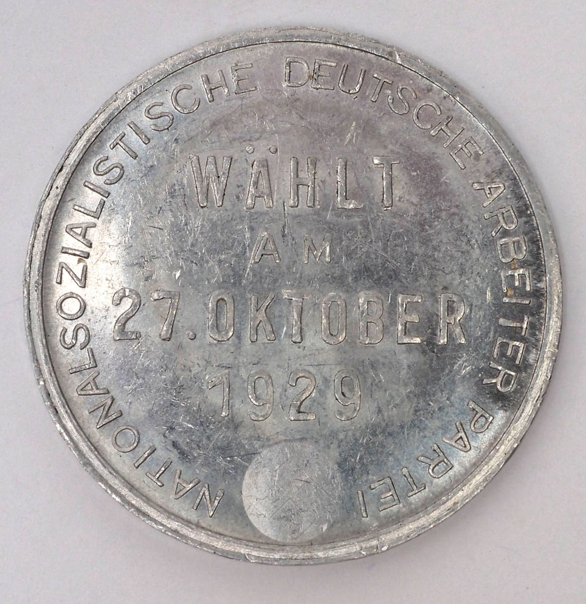 Medaille, 1929 Auf der Vorderseite Portrait von Adolf Hitler, auf der Rückseite Inschrift "Wählt