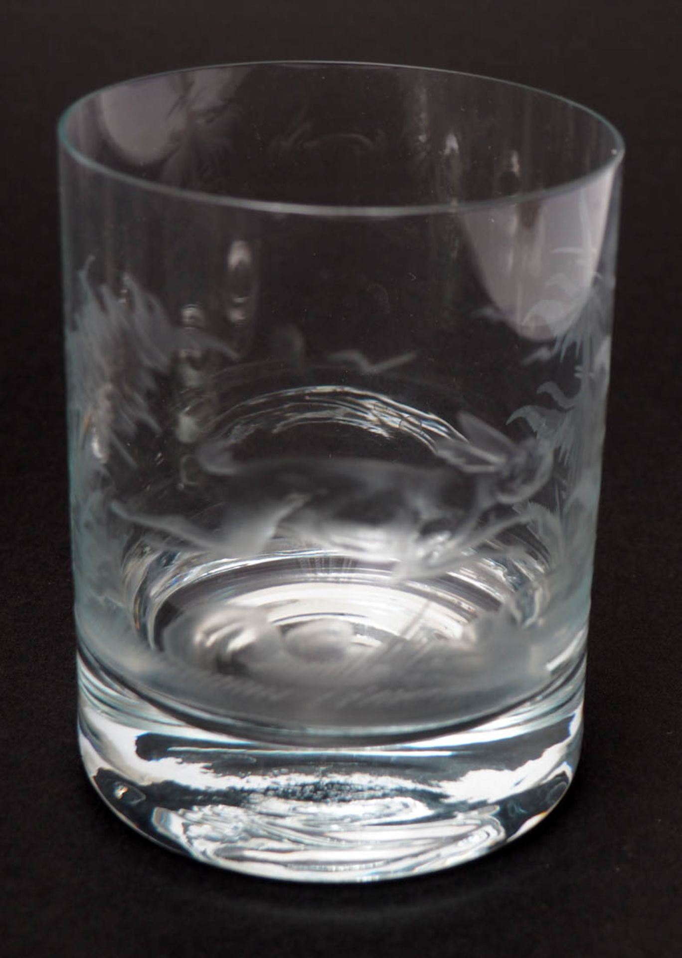 Sechs Whiskybecher, Böhmen Zylindrische Form mit dickem Glasboden. Auf der Wandung in Mattschliff - Bild 2 aus 2