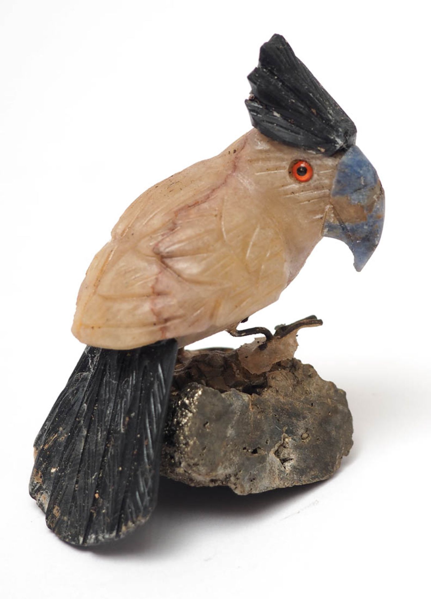 Tierfigurine Vogel aus Halbedelsteinen auf Pyritsockel. H.6cm.