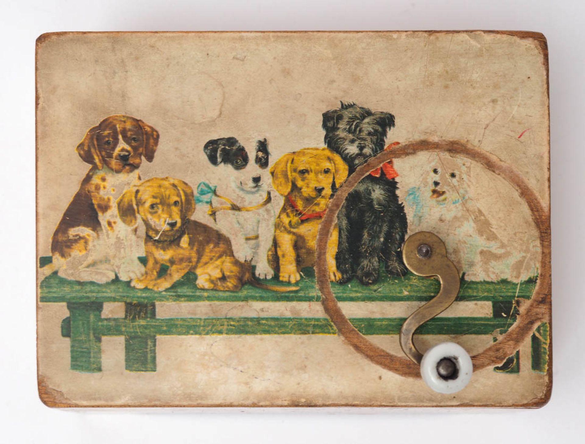 Spieluhr, 30er/50er Jahre Holzkasten, Deckplatte mit lithographierten Hunden. Spielwerk mit drei - Bild 2 aus 2