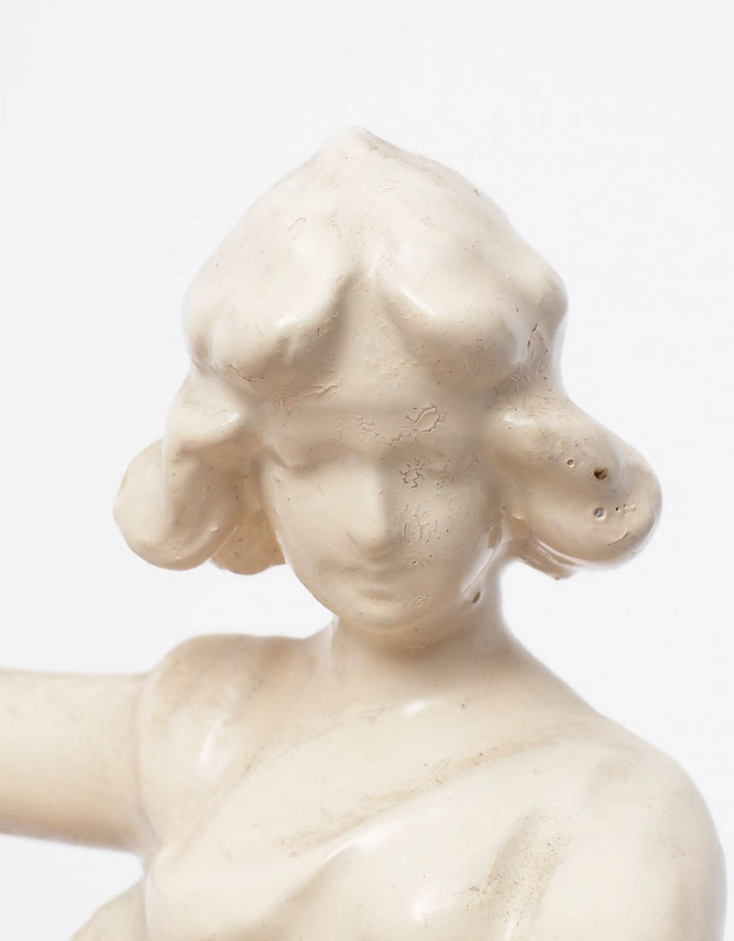 Figurine, Thüringen, 20er Jahre Auf geschlungenem Sockel junges Mädchen in griechischer Gewandung, - Bild 2 aus 2