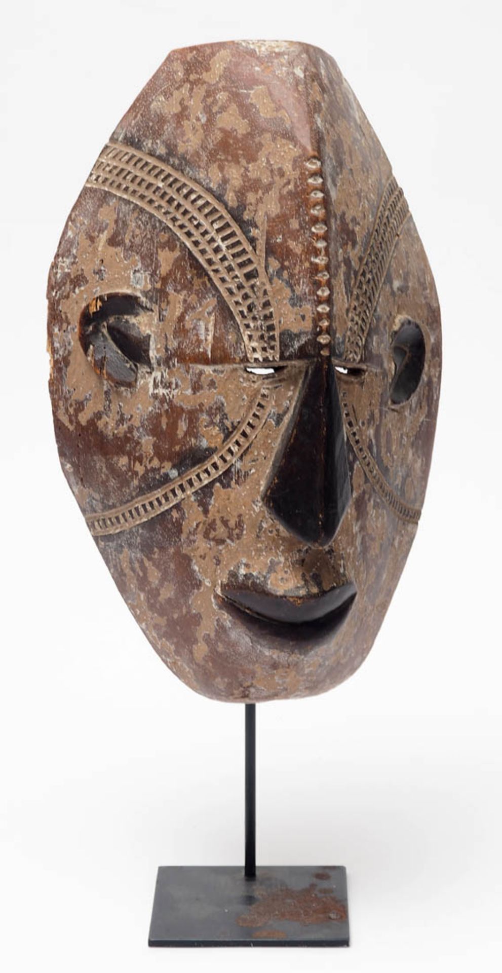 Tanzmaske, wohl Igbo (Nigeria) Auf Sammlungsständer. H.33cm.