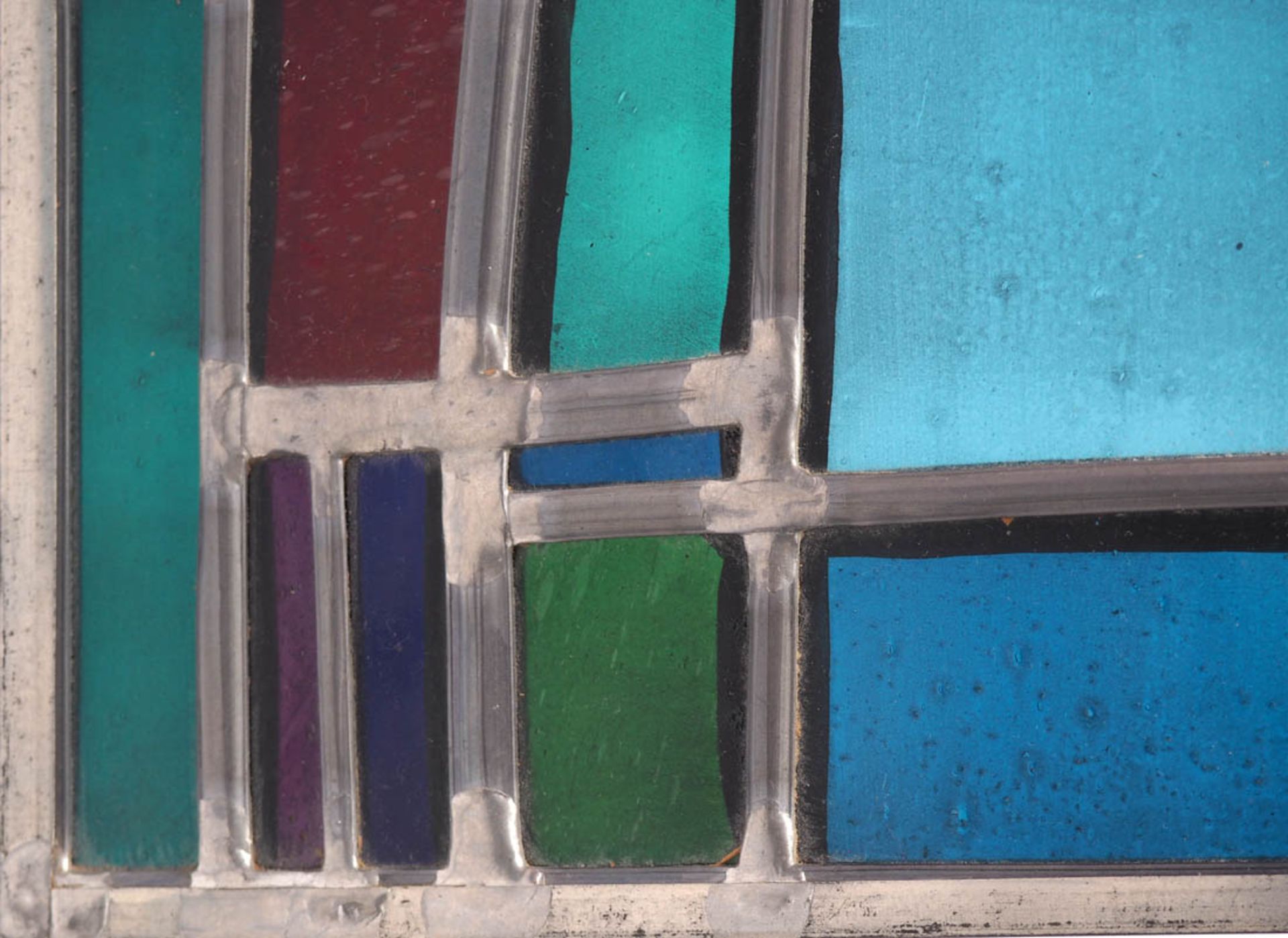 Baumann, Hans Theo, 1924 - 2016 Rechteckiges Bleiglasfenster, im Zentrum große, gemalte Taube. Links - Bild 5 aus 9