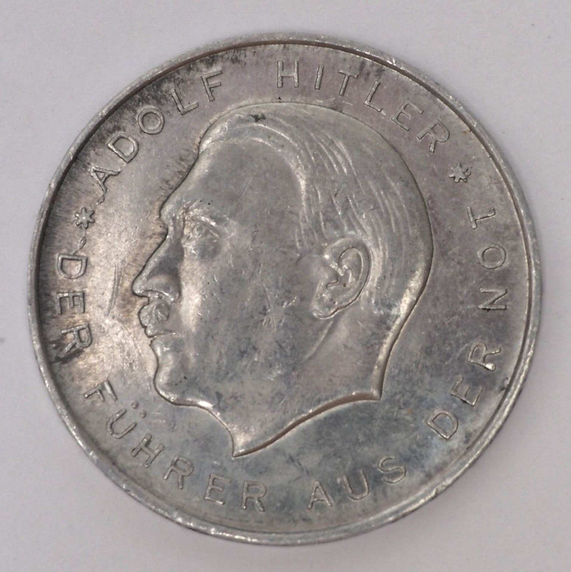 Medaille, 1929 Auf der Vorderseite Portrait von Adolf Hitler, auf der Rückseite Inschrift "Wählt - Bild 2 aus 2