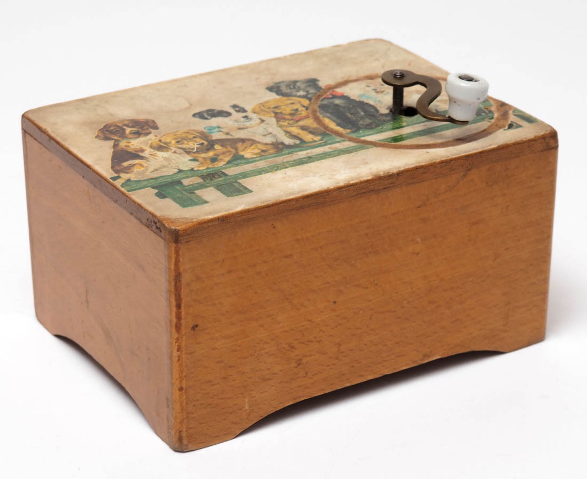 Spieluhr, 30er/50er Jahre Holzkasten, Deckplatte mit lithographierten Hunden. Spielwerk mit drei