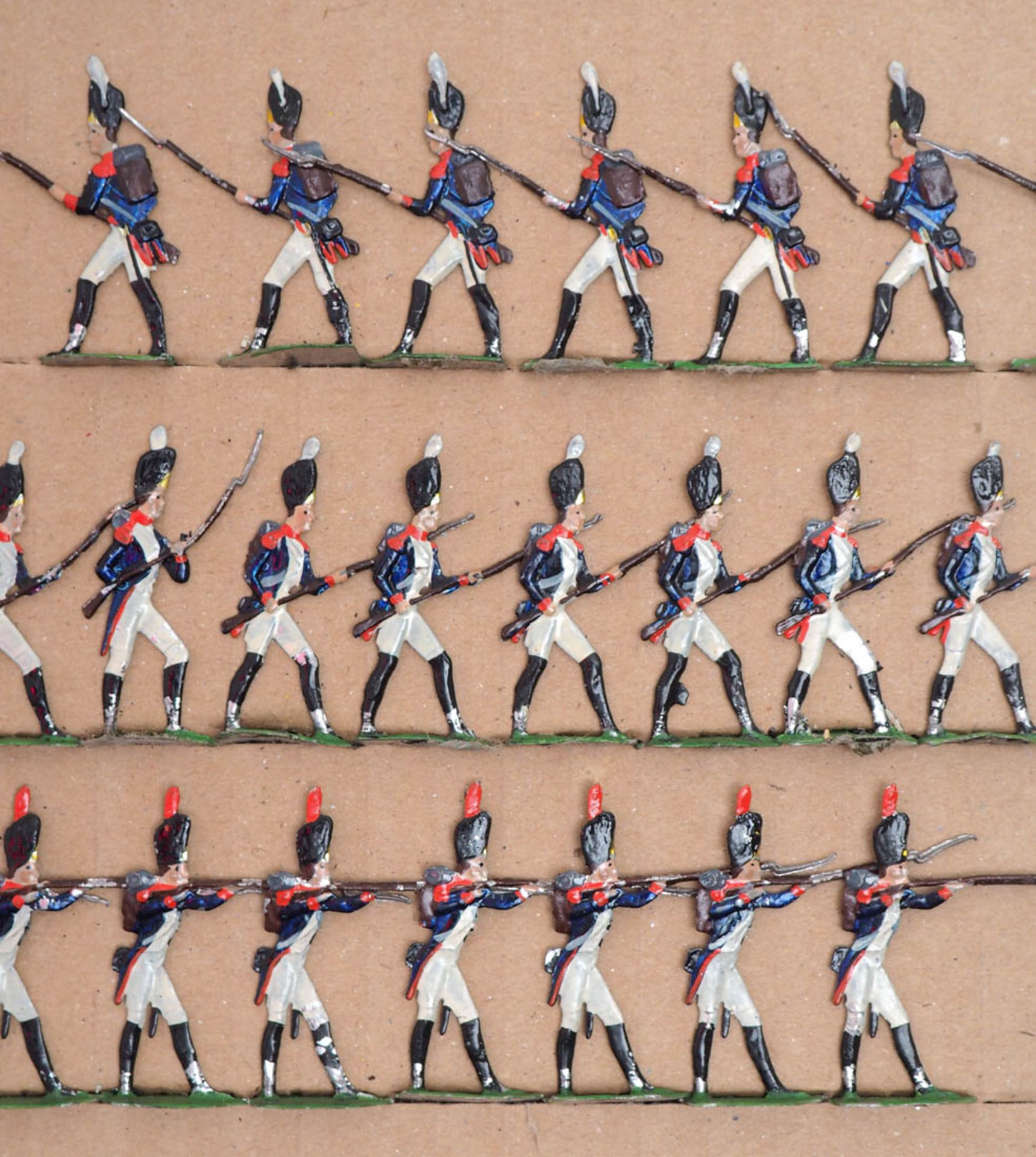 Großes Konvolut Zinnfiguren Ca. 300 Stück. Laufende Infanteristen, Reiterei, Musikkorps etc. Dazu - Bild 4 aus 4