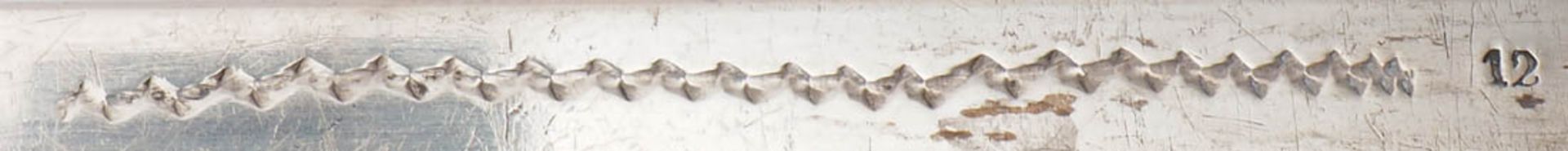 Suppenkelle, 18./19.Jhdt. Querovale Laffe mit Resten alter Innenvergoldung. Spatengriff mit - Bild 3 aus 4