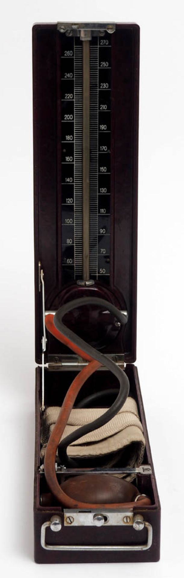Blutdruckmessgerät, 30er Jahre Brauner Bakelitkasten mit Tragegriff. Im Inneren eingebautes