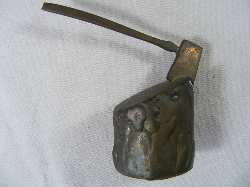 Bronze FIgure of an Axe and Block - Bild 2 aus 5