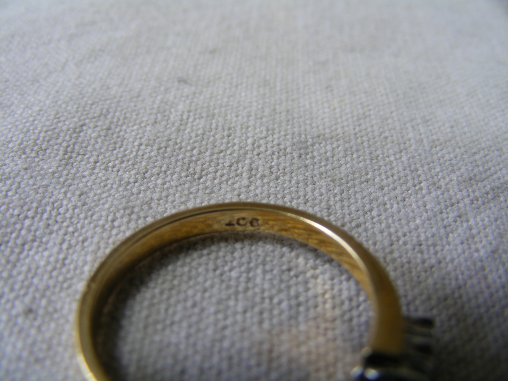 9ct Yellow Metal and Diamond Ring - Image 7 of 8