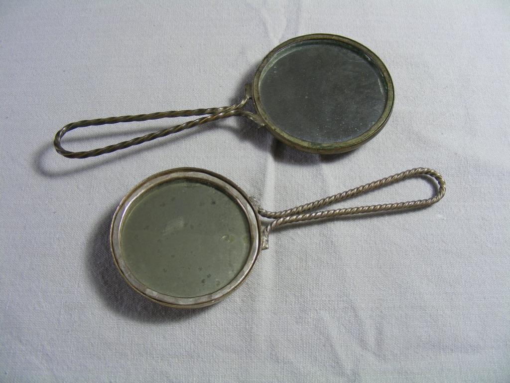 Two C20th small decorative Mirrors - Image 6 of 6