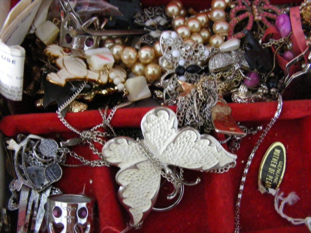 Large vintage Jewellery Box and Contents - Image 3 of 5