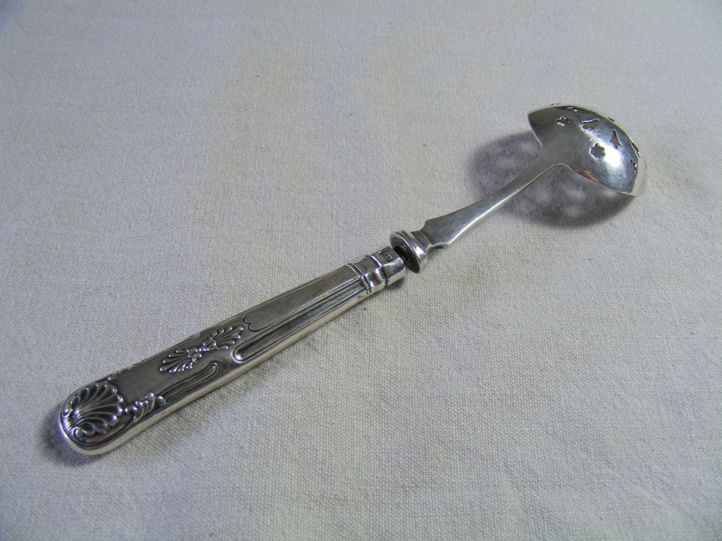 Edwardian silver-handled Strainer Spoon - Image 6 of 6