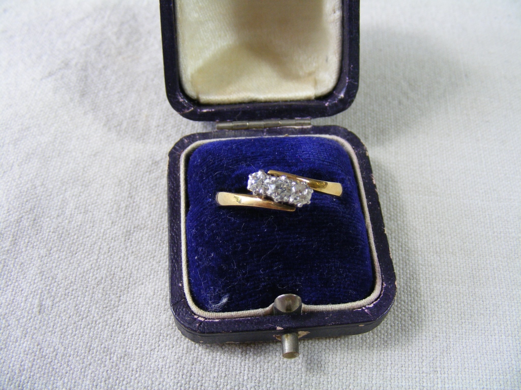 9ct Yellow Metal and Diamond Ring - Image 8 of 8