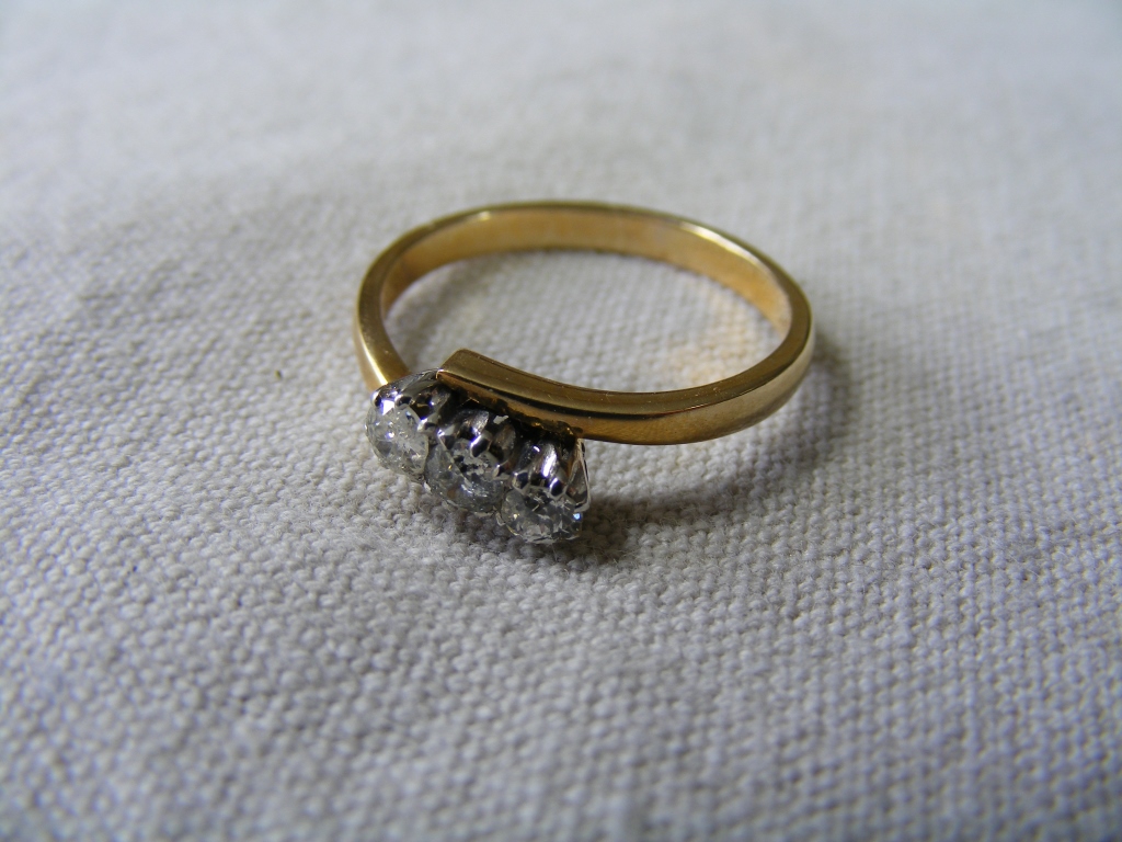 9ct Yellow Metal and Diamond Ring - Image 4 of 8