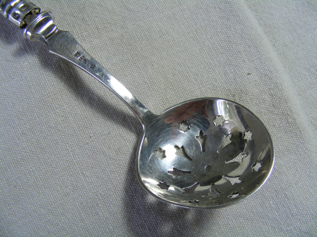 Edwardian silver-handled Strainer Spoon - Image 5 of 6