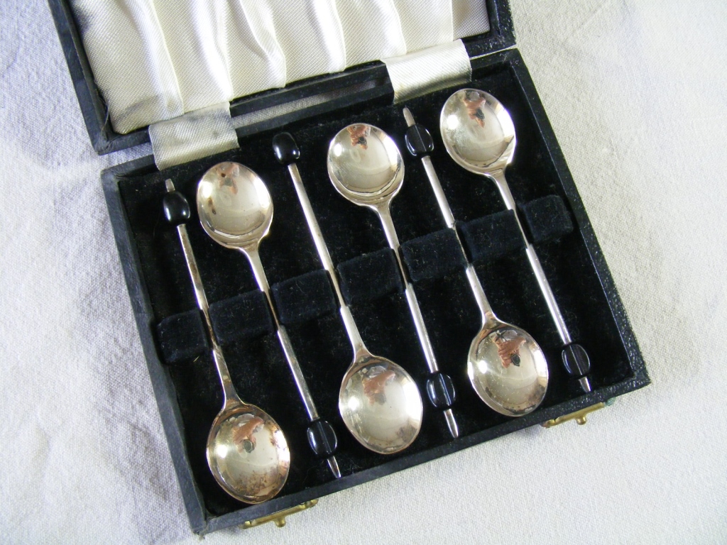 Cased set of 6 silver-plated Coffee Spoons