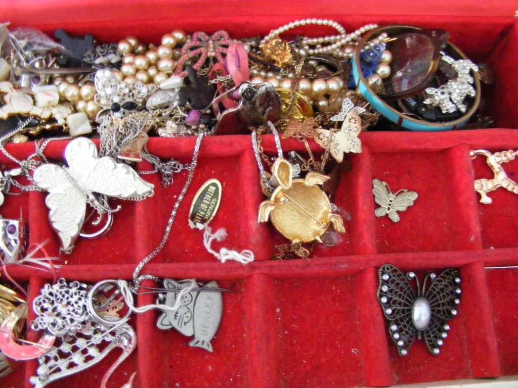 Large vintage Jewellery Box and Contents - Image 2 of 5