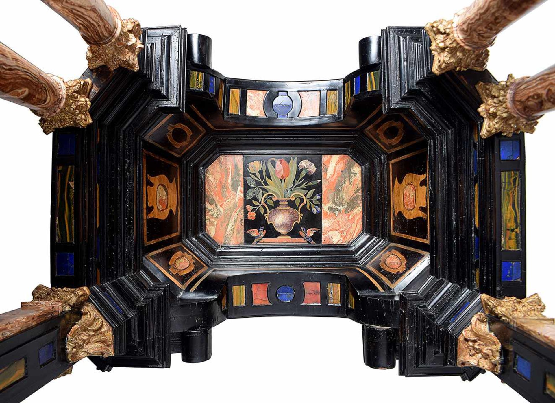 A Roman ebonized wood, marbles and pietre dure edicola first half 17th century, 133,5x80x52cm. - Bild 3 aus 4