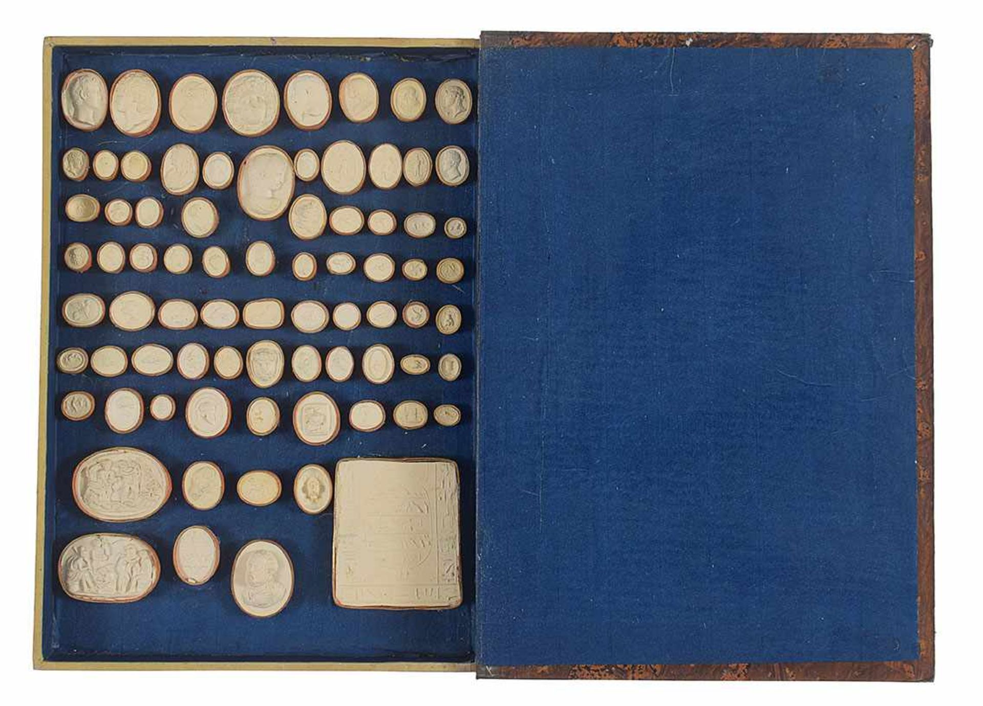 A collection of 300 plaster casts preserved in two volumes entitled "Antiken Kabinett in Wien", 19th - Bild 4 aus 5