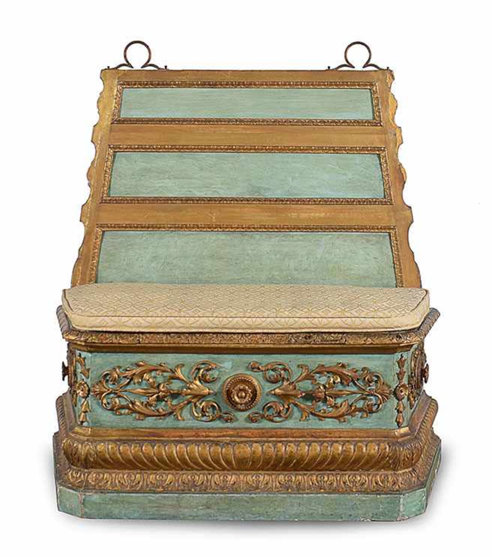 A pair of Roman green laquered and gilt-wood benches 18th century, 129x118x44cm. (some laquer - Bild 2 aus 4