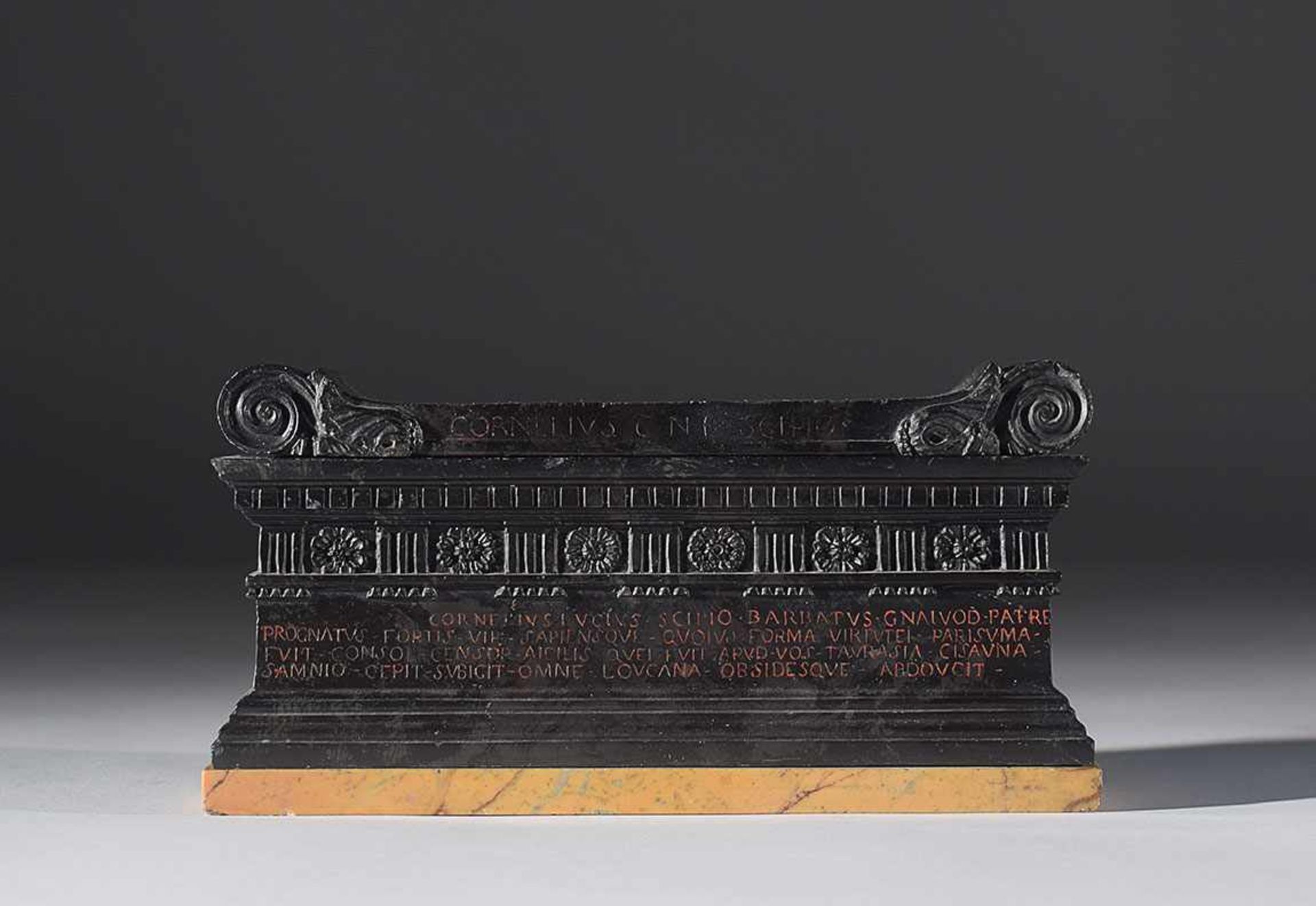 A nero del Belgio marble model of Sepolcro degli Scipioni early 19th century, 10x19x5,5cm.