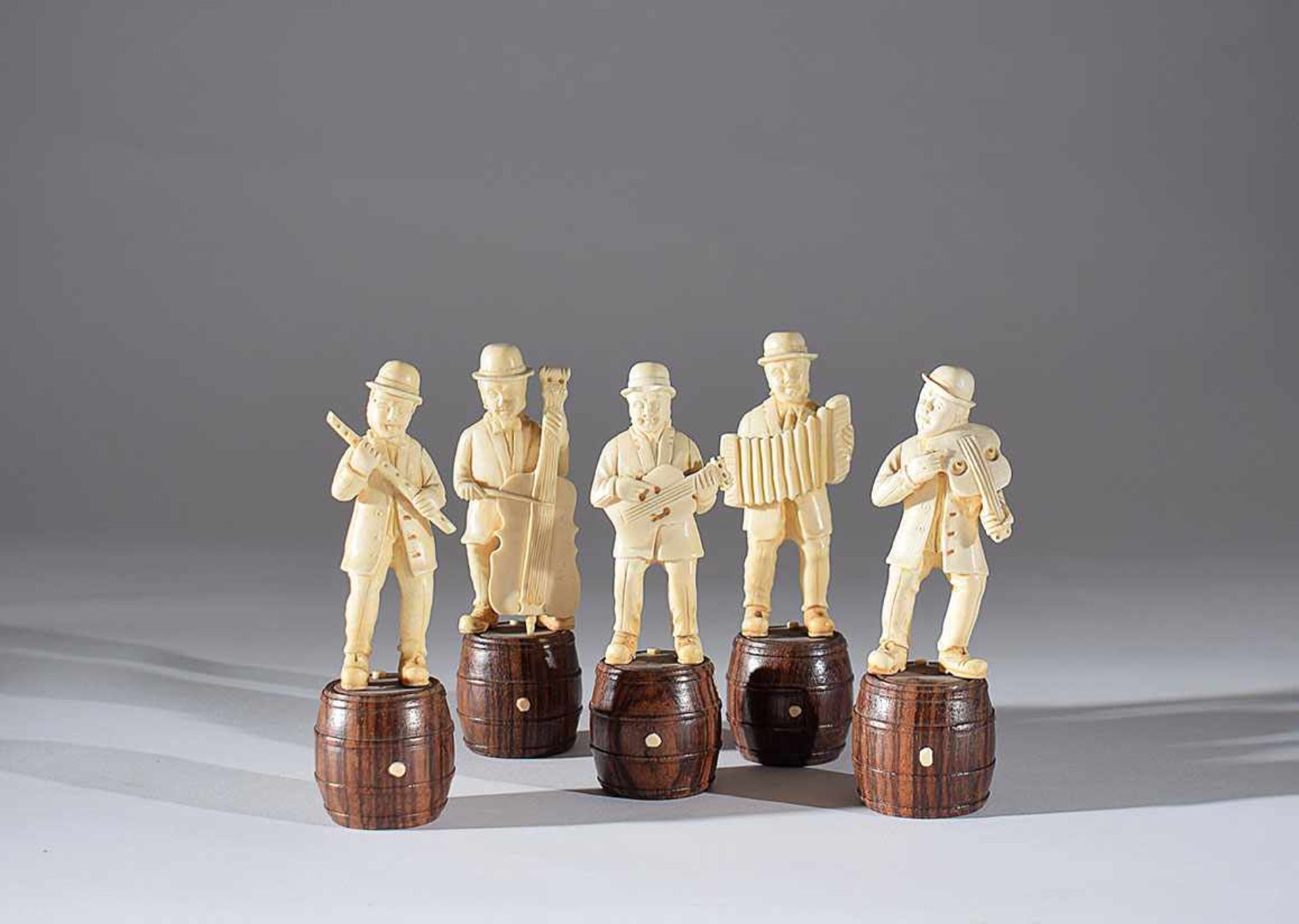Five ivory Dutch sculptures of a musician 19th century (minor lack)