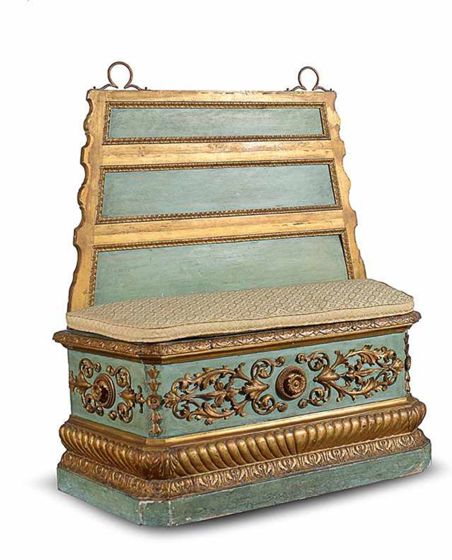 A pair of Roman green laquered and gilt-wood benches 18th century, 129x118x44cm. (some laquer - Bild 4 aus 4