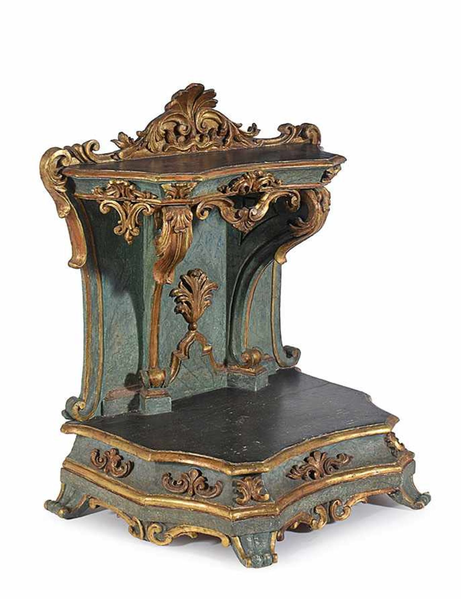 A Louis XV Roman lacquered and gilt wood faldstool 99x87x57cm. (some lacquer restorations) - Bild 2 aus 2