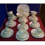 35 piece Royal Crown pottery 'Daffodil' hand painted design tea set