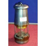 Wolf safety minors lamp