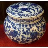 1900's large blue & white oriental storage jar depicting flowers, 20cm tall