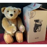 Large Steiff collectors bear classic 1906 design with growling effect, with box, 39cm tall in